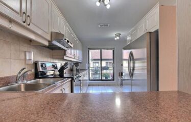 832 Carré Simon, Montréal (Saint-Laurent), Townhouse